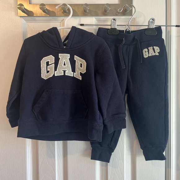 GAP | Toddler Logo Sweat Set - Picture 9 of 13